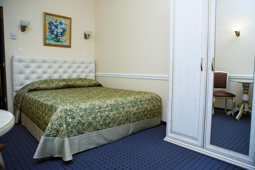 Ekaterinodar Hotel Krasnodar Room photo